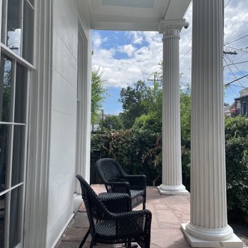 Henry Howard Hotel - Front porch - Hotels Near Me - New Orleans, Louisiana
