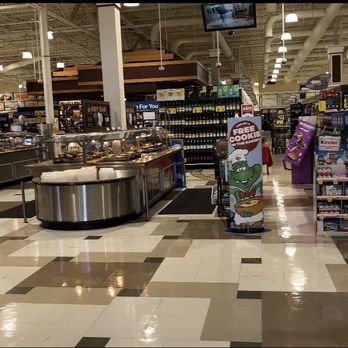 Harris Teeter - Entrance - Grocery Near Me - Cary, North Carolina