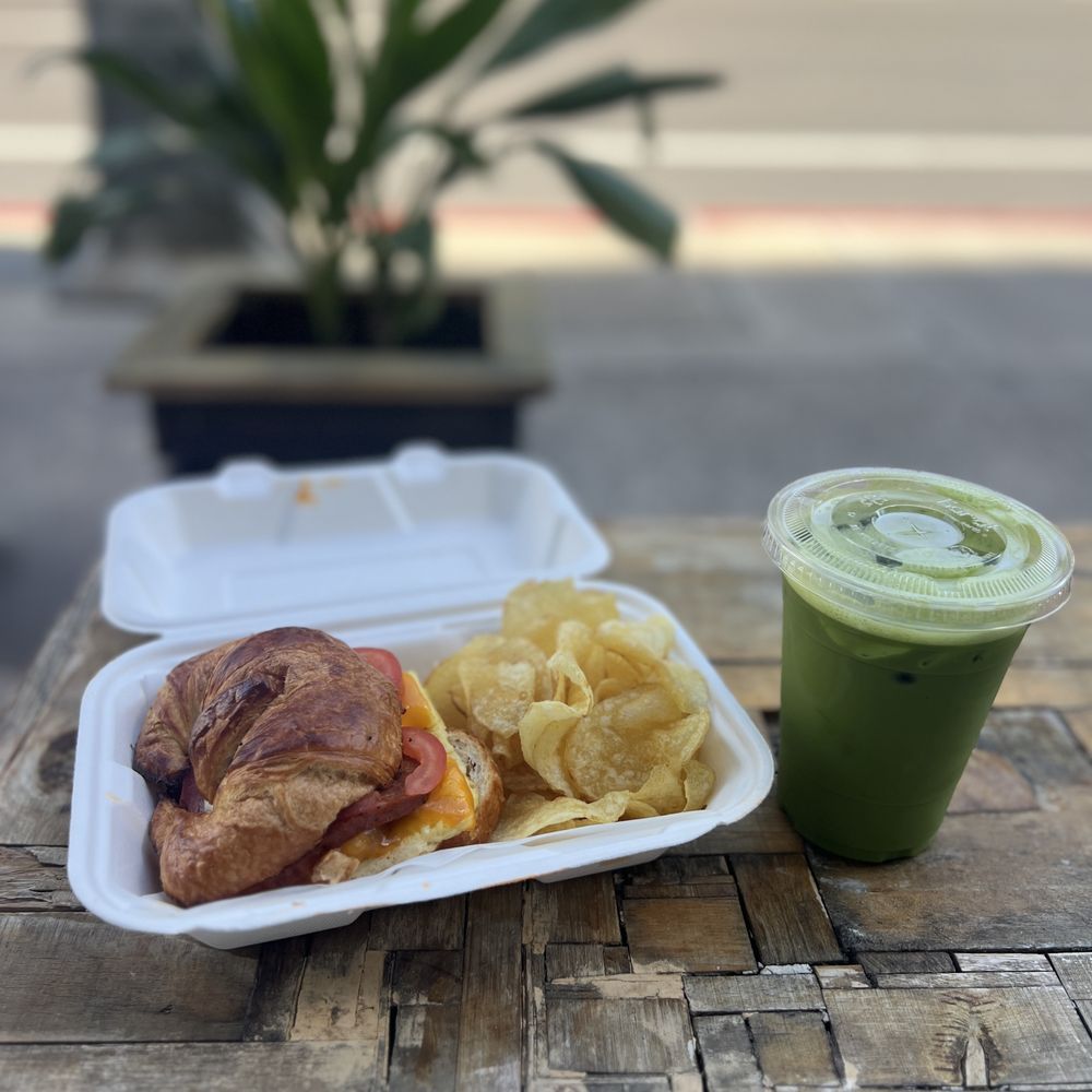 Ali’i Coffee - local breakfast and iced matcha latte - Coffee & Tea Near Me - Honolulu, Hawaii