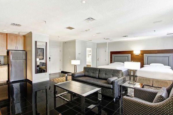 DoubleTree by Hilton Hotel Toronto Downtown by null