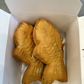 Somisomi - Taiyaki fishes with taro and red bean fillings. - Ice Cream & Frozen Yogurt Near Me - Ontario, California Somisomi - Taiyaki fishes with taro and red bean fillings. - Ice Cream & Frozen Yogurt Near Me - Ontario, California