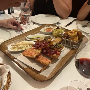 7 Portes - The 7 Portes Tapas plate. The cheese croquettes were the favorite. - Mediterranean Near Me - Barcelona, B 7 Portes - The 7 Portes Tapas plate. The cheese croquettes were the favorite. - Mediterranean Near Me - Barcelona, B