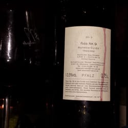 Weingut Hans Meinhardt - Im Fass Nr. 9 finden sich alljährlich der Traubenmost von Cabernet Sauvignon und Merlot zusammen.