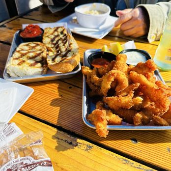 Blue Water - Garlic bread and Fried Calamari Appetizer. - Seafood Near Me - San Diego, California