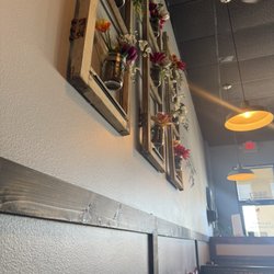 Sharon's Homestyle Cookin' - Nice decoration on the wall.