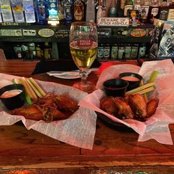 The City Lounge - Sauce on / sauce off wings