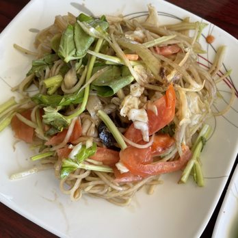 Cambodian Restaurant - Papaya salad light and refreshing - Cambodian Near Me - Stockton, California