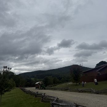 Jeter Mountain Farm - Pick Your Own Farms Near Me - Hendersonville, North Carolina Jeter Mountain Farm - Pick Your Own Farms Near Me - Hendersonville, North Carolina