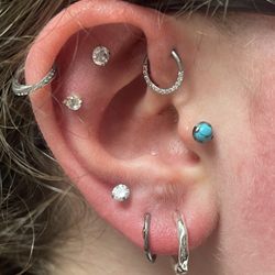 Blacksails Piercing studio - Let's decorate your ear !!
