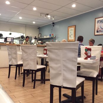 Aloha Kitchen - Charming interior! - Breakfast & Brunch Near Me - Honolulu, Hawaii Aloha Kitchen - Charming interior! - Breakfast & Brunch Near Me - Honolulu, Hawaii