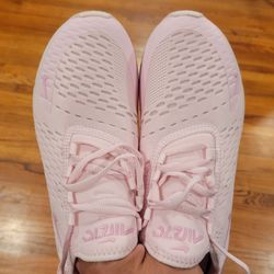 WSS - The "scratched shoes".  Missing inserts as they were tried on by someone before I bought them.