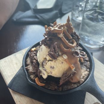 L.A. Jackson - Skillet brownie - Cocktail Bars Near Me - Nashville, Tennessee