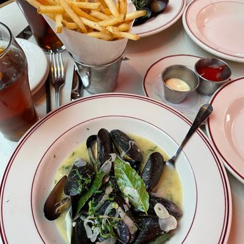 Le Diplomate - Brasseries Near Me - Washington, DC, District of Columbia
