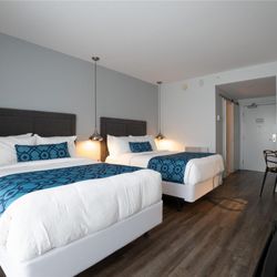 Hôtel Suites Lac-Brome - 2 Double Beds with 2nd Floor Terrance and a View