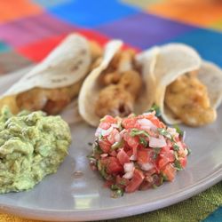 El Caballeros - Tacos de pescado (comes with salsa and guacamole)