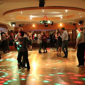 Tanzschule Traumtänzer Flughafen Tempelhof - Tanzparty zu Weihnachten in der Tanzschule Traumtänzer in Tempelhof!
es war genial... - Dance Schools Near Me - Berlin, BE Tanzschule Traumtänzer Flughafen Tempelhof - Tanzparty zu Weihnachten in der Tanzschule Traumtänzer in Tempelhof!
es war genial... - Dance Schools Near Me - Berlin, BE