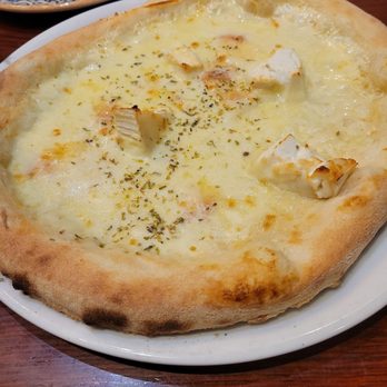 Rarita - 4 cheese pizza - Italian Near Me - Paris, 01
