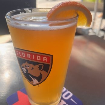 101 Ocean - NICE Blue Moon Beer with an orange wedge! - New American Near Me - Lauderdale-by-the-Sea, Florida