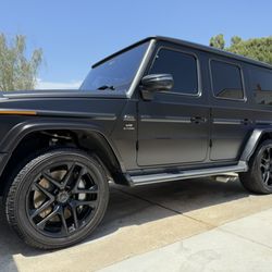 Altuzar Mobile Detail - Wrapped & Revived
Professional detail that restored the wrap's finish, removed buildup, and protected it for a lasting clean look.