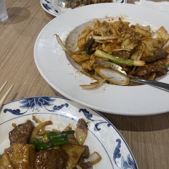 Oriental House - Beef 47. Stir Fried Flat Rice Noodle with Beef - Chinese Near Me - St Matthews, Kentucky Oriental House - Beef 47. Stir Fried Flat Rice Noodle with Beef - Chinese Near Me - St Matthews, Kentucky