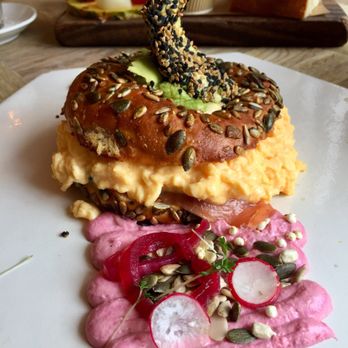 Brunch & Cake - Eggs, avocado and salmon bagel - Breakfast & Brunch Near Me - Barcelona, B Brunch & Cake - Eggs, avocado and salmon bagel - Breakfast & Brunch Near Me - Barcelona, B