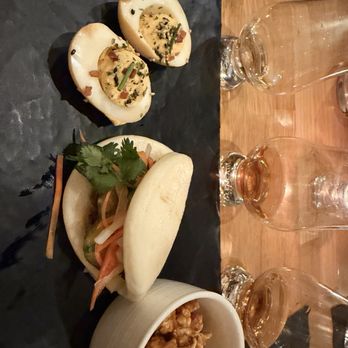 Eleven - Cocktail Bars Near Me - Honolulu, Hawaii