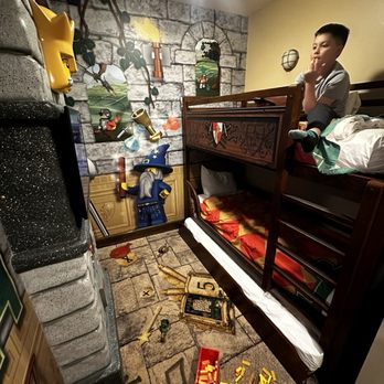 Legoland Castle Hotel - Small kids "room" - Hotels Near Me - Carlsbad, California