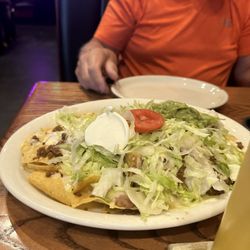 La Autentica - Nachos, full size, fed us both and we were very full