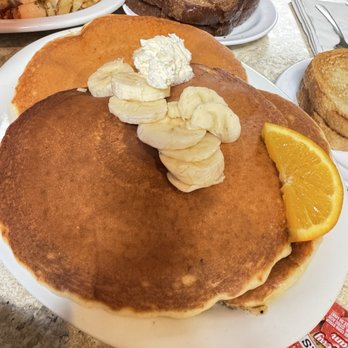 The Coffee Cup Cafe - Banana pancakes - American Near Me - Long Beach, California