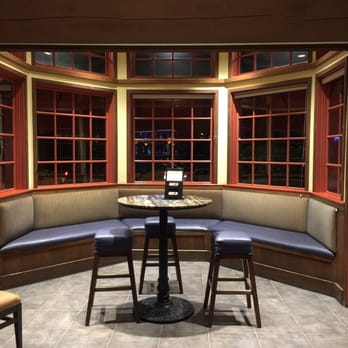 Mimi's Cafe - Overflow Seating/ Bar Seating Area - Breakfast & Brunch Near Me - Corona, California
