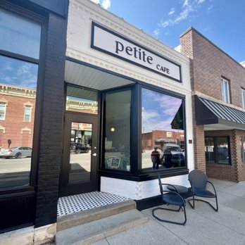 Petite Cafe - Exterior of café - Coffee & Tea Near Me - Winterset, Iowa