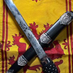 Blade Runner Knives - The dirk sharpened over a Scottish lion rampant