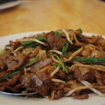 Lobster King - Stir Fry Beef Chow Funn ($8.95) Lunch Special - Seafood Near Me - Honolulu, Hawaii Lobster King - Stir Fry Beef Chow Funn ($8.95) Lunch Special - Seafood Near Me - Honolulu, Hawaii
