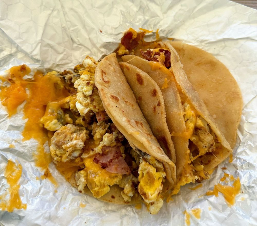 Taqueria El Antojito Logo