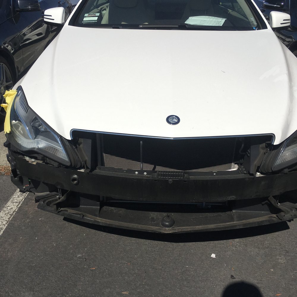 Mercedes Benz front damaged bumper Mercedes Benz front damaged bumper