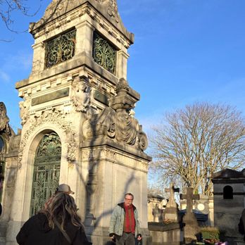Cimetière du Père Lachaise - Funeral Services & Cemeteries Near Me - Paris, 75