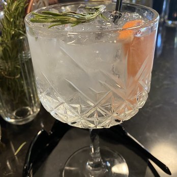 Mac’s at 19 Broadway - Gin and tonic - Lounges Near Me - Fairfax, California Mac’s at 19 Broadway - Gin and tonic - Lounges Near Me - Fairfax, California