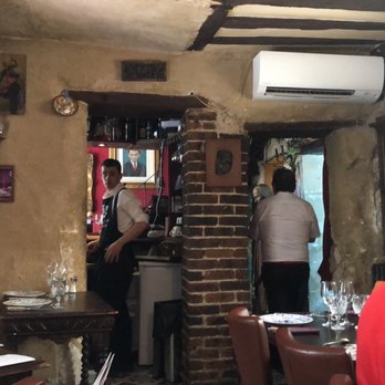 Au Vieux Paris d'Arcole - Main dining area - French Near Me - Paris, 75 Au Vieux Paris d'Arcole - Main dining area - French Near Me - Paris, 75