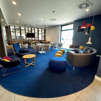 Holiday Inn Express - 07.10.26 lobby - Hotels Near Me - Ringsheim, BW