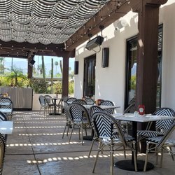 J’s Deli - Outdoor seating.