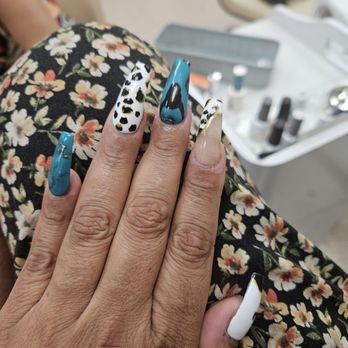 Romancing Nails Salon - Nail Salons Near Me - Chantilly, Virginia