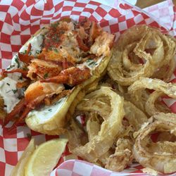 K & B Seafood - Lobster roll meal