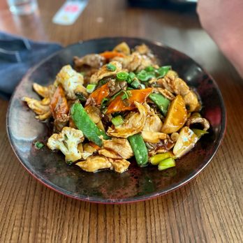 Wu Chow - Beef & Chicken Two-Faced Crispy Noodles - Dim Sum Near Me - Austin, Texas Wu Chow - Beef & Chicken Two-Faced Crispy Noodles - Dim Sum Near Me - Austin, Texas