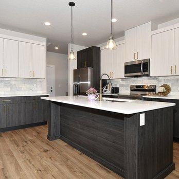 Walters Remodeling - a kitchen with a large island - General Contractors Near Me - San Mateo, California Walters Remodeling - a kitchen with a large island - General Contractors Near Me - San Mateo, California