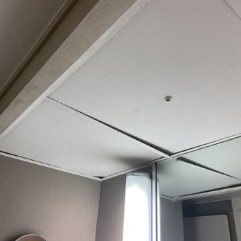 Hotel Derek - Ceiling coming undone - Hotels Near Me - Houston, Texas Hotel Derek - Ceiling coming undone - Hotels Near Me - Houston, Texas
