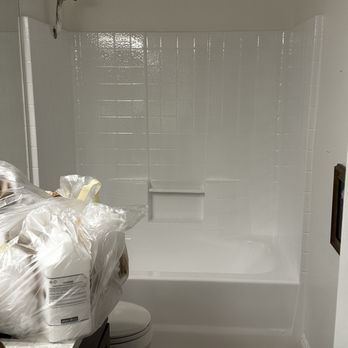 West Coast Reglaze - Guest Bath Shower/Tub After - Refinishing Services Near Me - Perris, California