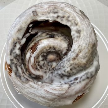 Black Box Bakery - Cinnamon roll - Bakeries Near Me - Edgewater, Colorado