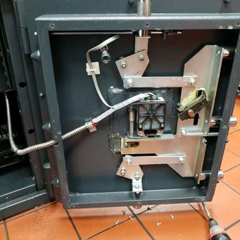 California Locksmith - We Service and Repair Safes - Keys & Locksmiths Near Me - Phelan, California