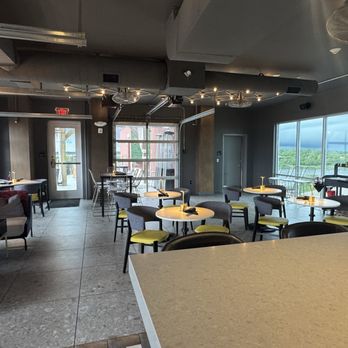 aView - Seating area - Cocktail Bars Near Me - Wilmington, North Carolina