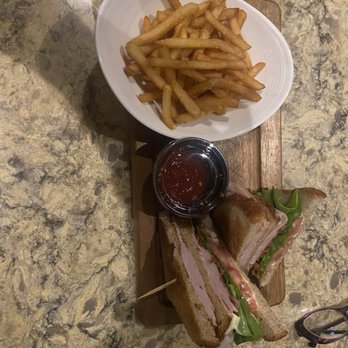 Trumbull Marriott Shelton - Turkey club sandwich - Hotels Near Me - Trumbull, Connecticut